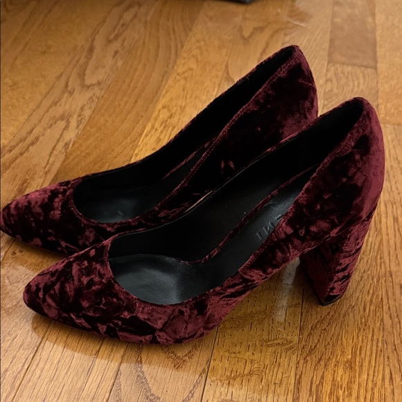 M. Gemi crushed Velvet block Heels - Picture 1 of 10
